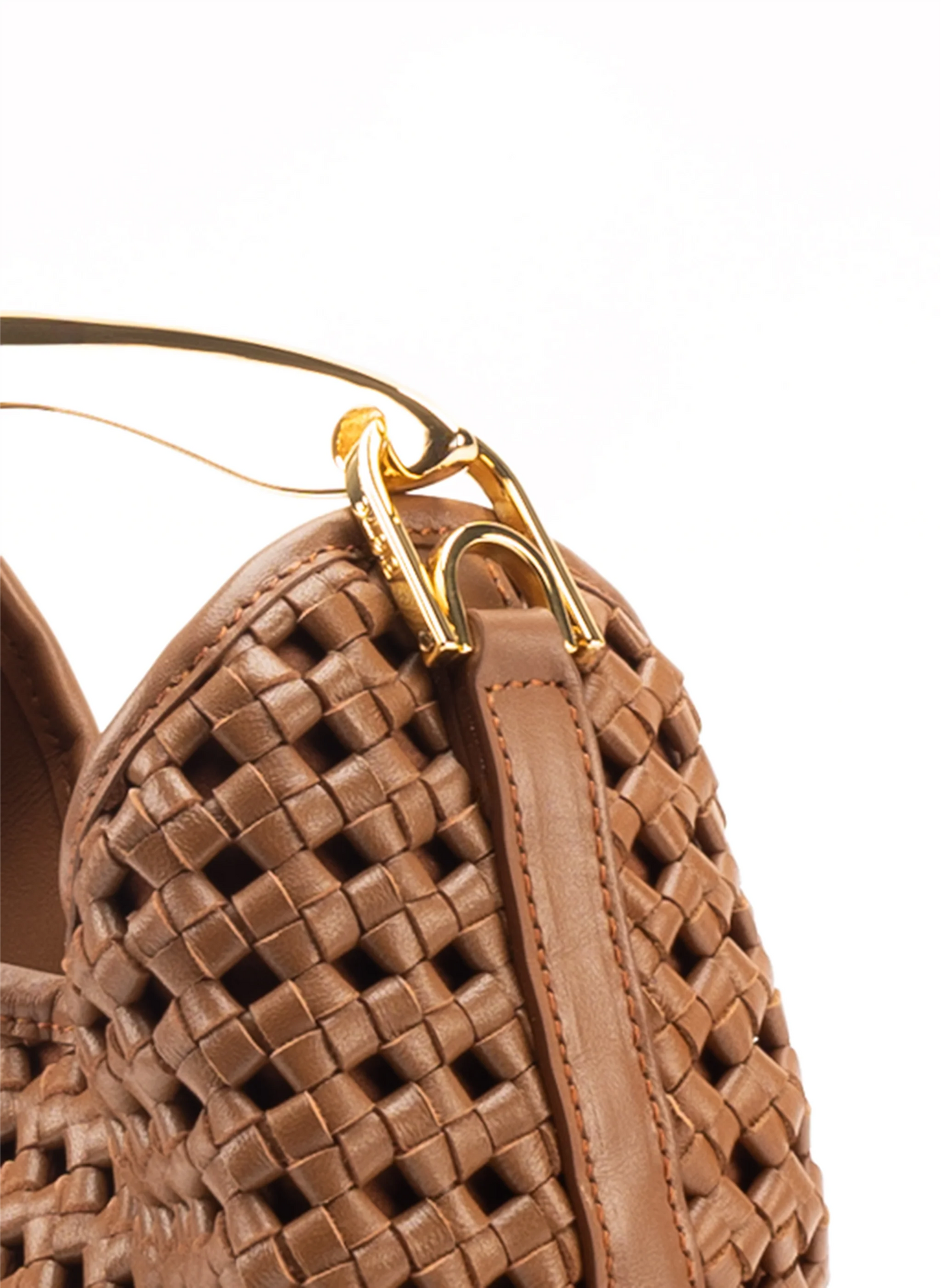 Small Boomerang Woven Leather Cognac Vesker