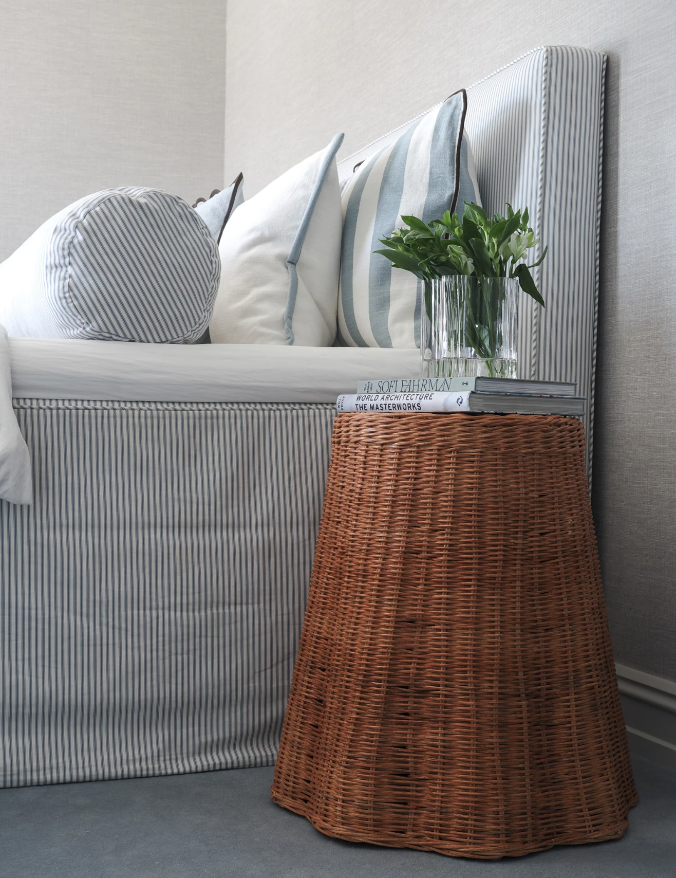 Chassange Side Table Bord