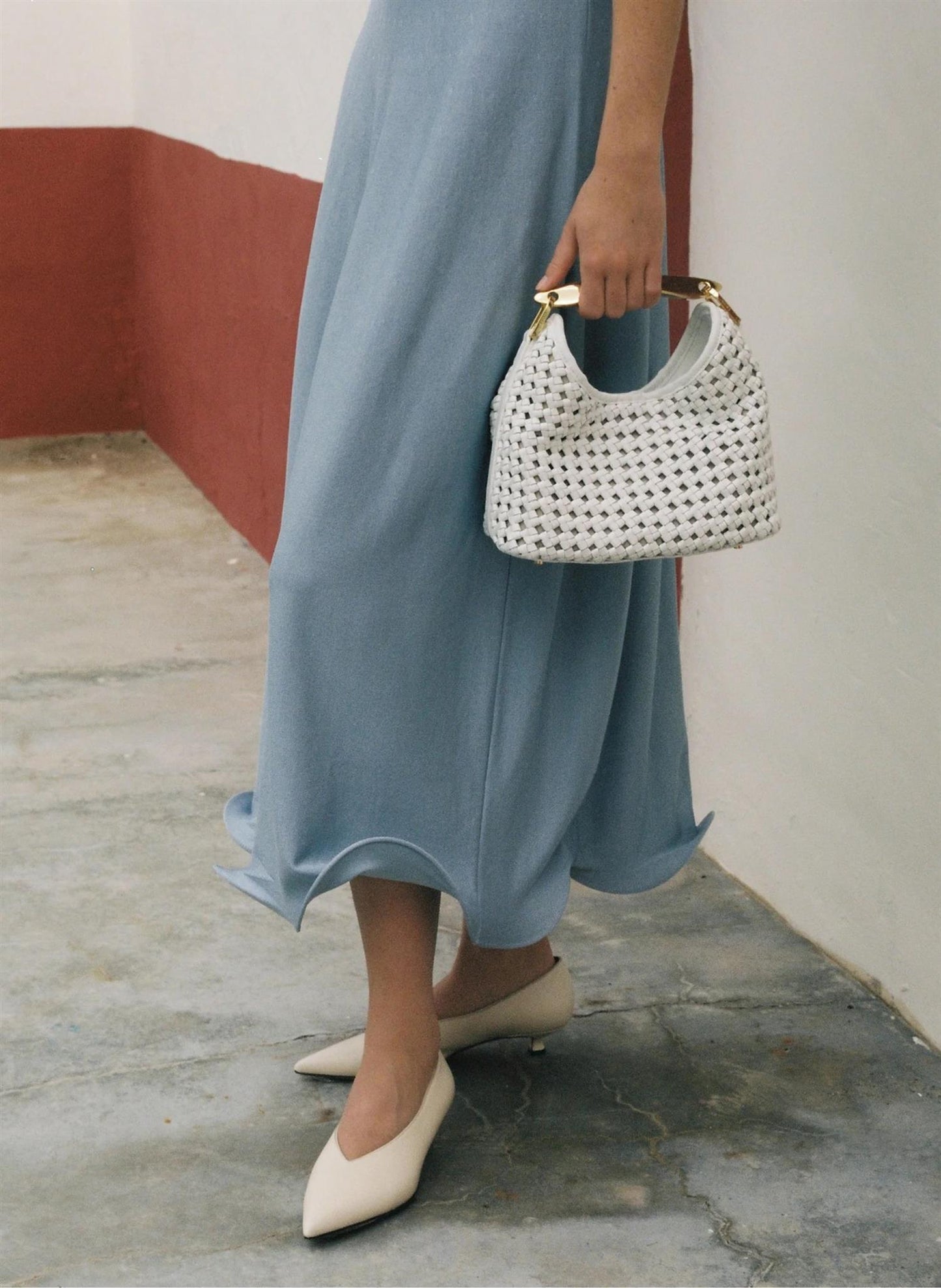 Small Boomerang Woven Leather White Vesker