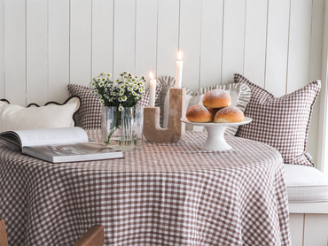 Blair Tablecloth Brown/Off-White Interiør