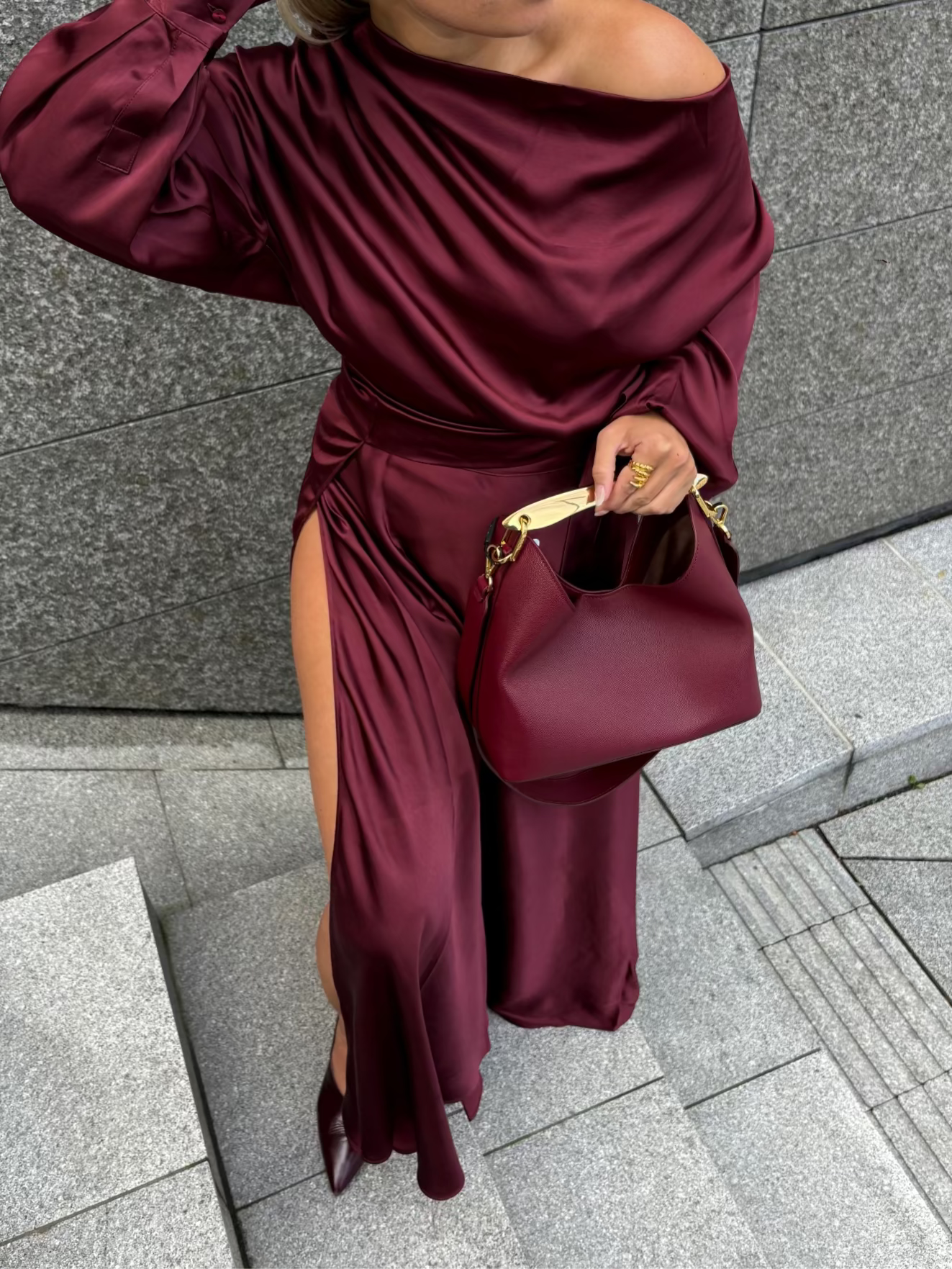 Boomerang Caviar Leather Burgundy Vesker