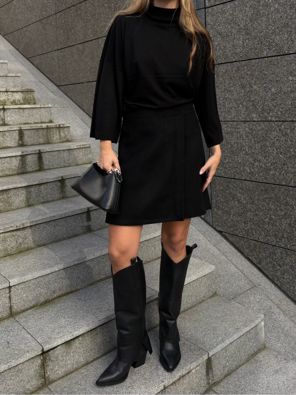 Tia Merino Knit Black Gensere