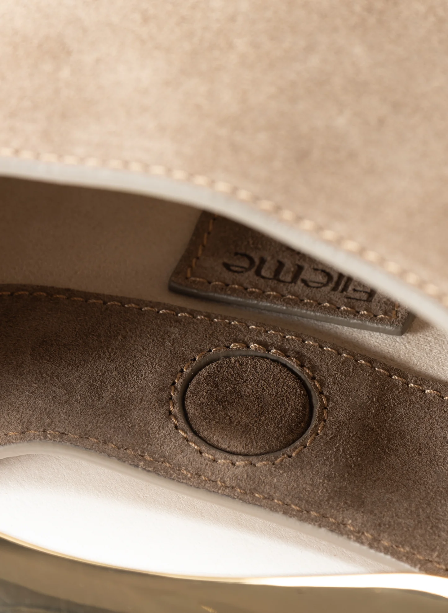 Mini Boomerang Suede Taupe Vesker