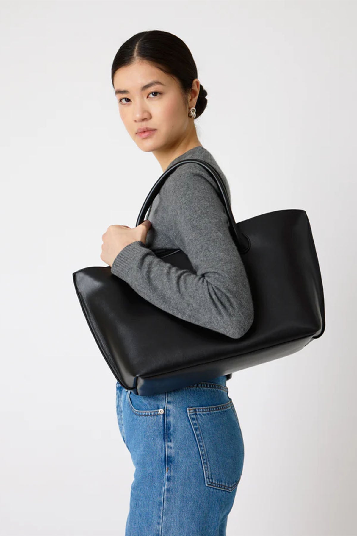 Vesker | The Grace Tote - Solid Black