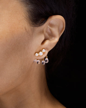 Rain Earring Small Gold Pleated - Freshwater Pearl & Quartz Øredobber