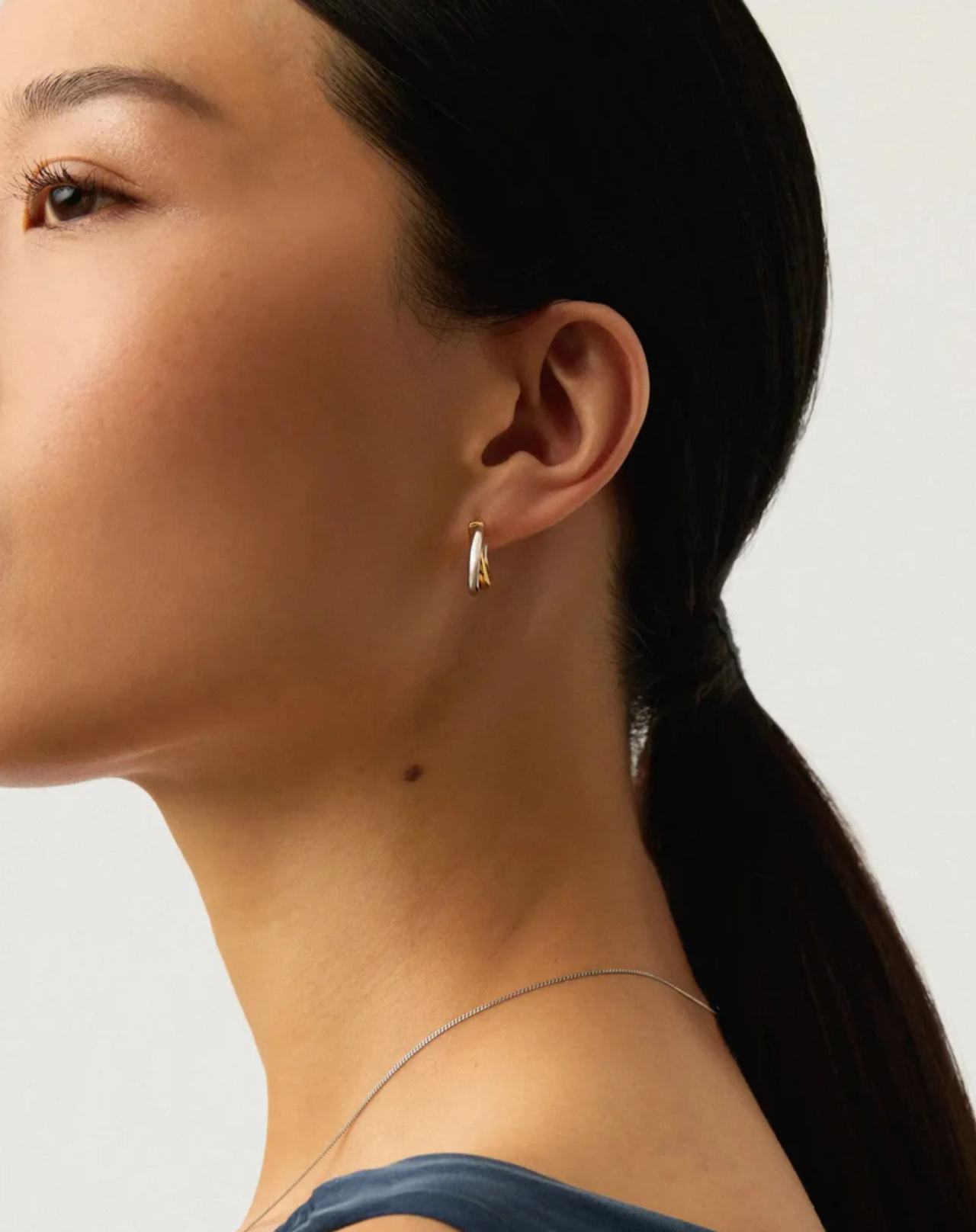 Øredobber | Lucy Williams Entwine Small Hoop Earrings