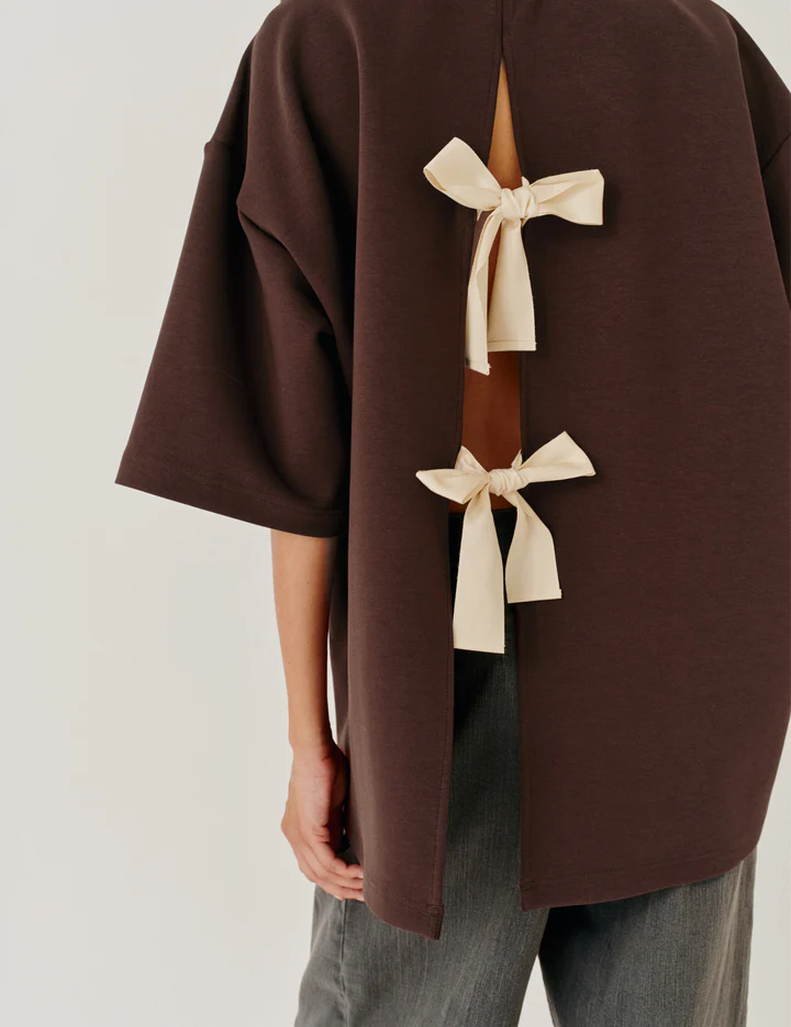 Bow Tee Espresso Bluser