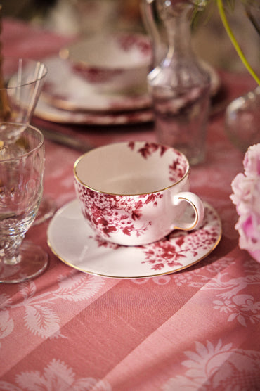 Tea Cup and Sauser Burgundy Kjøkken