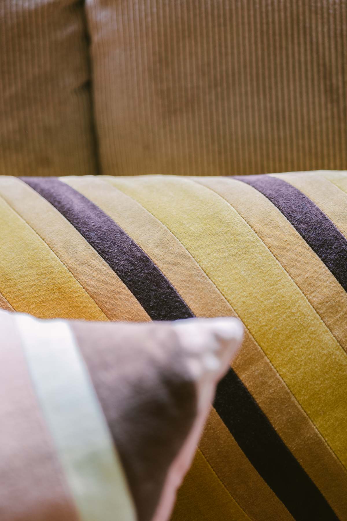 Striped velvet cushion, Honey - 50x30 cm