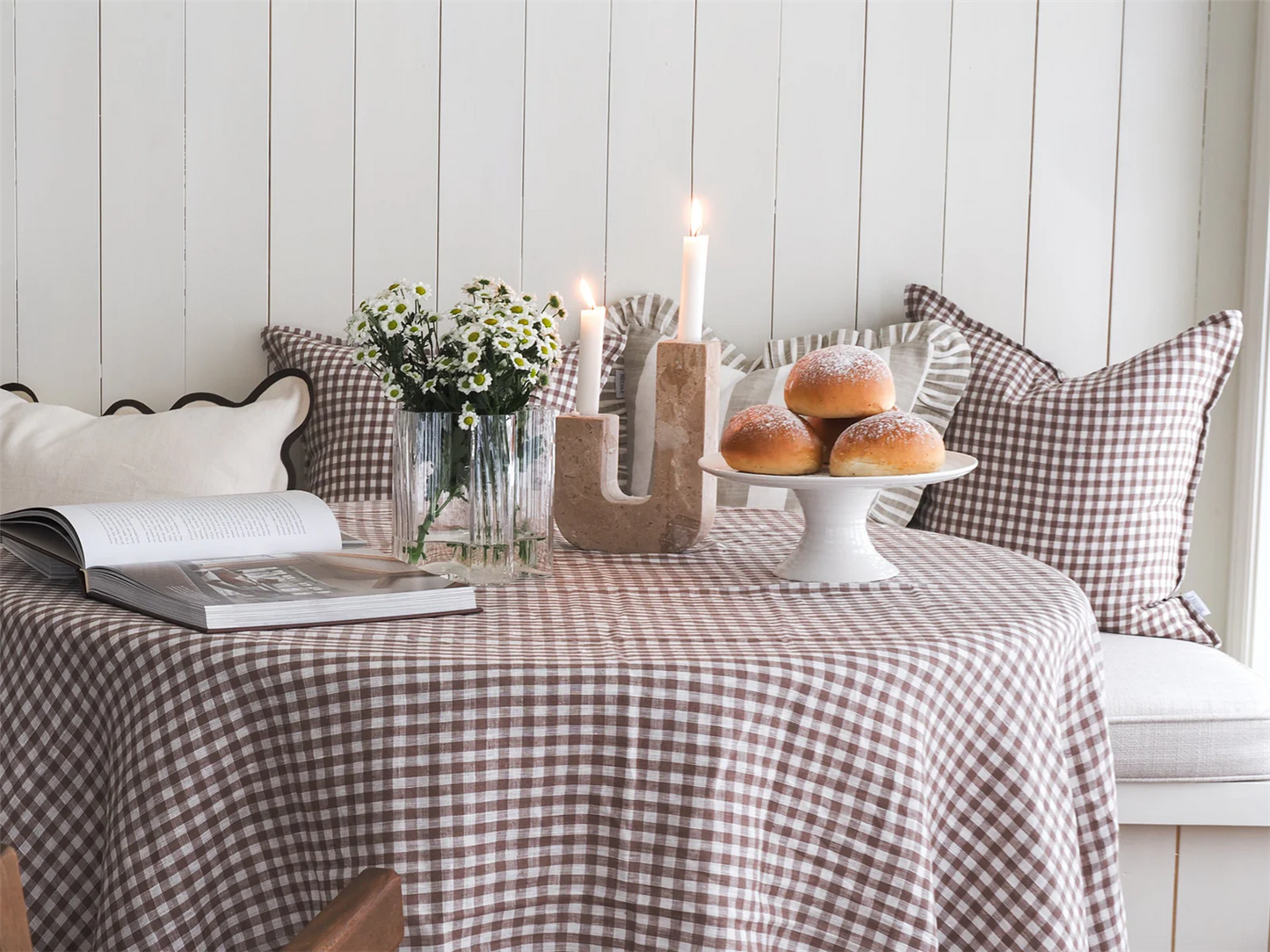 Blair Tablecloth Brown/Off-White Interiør