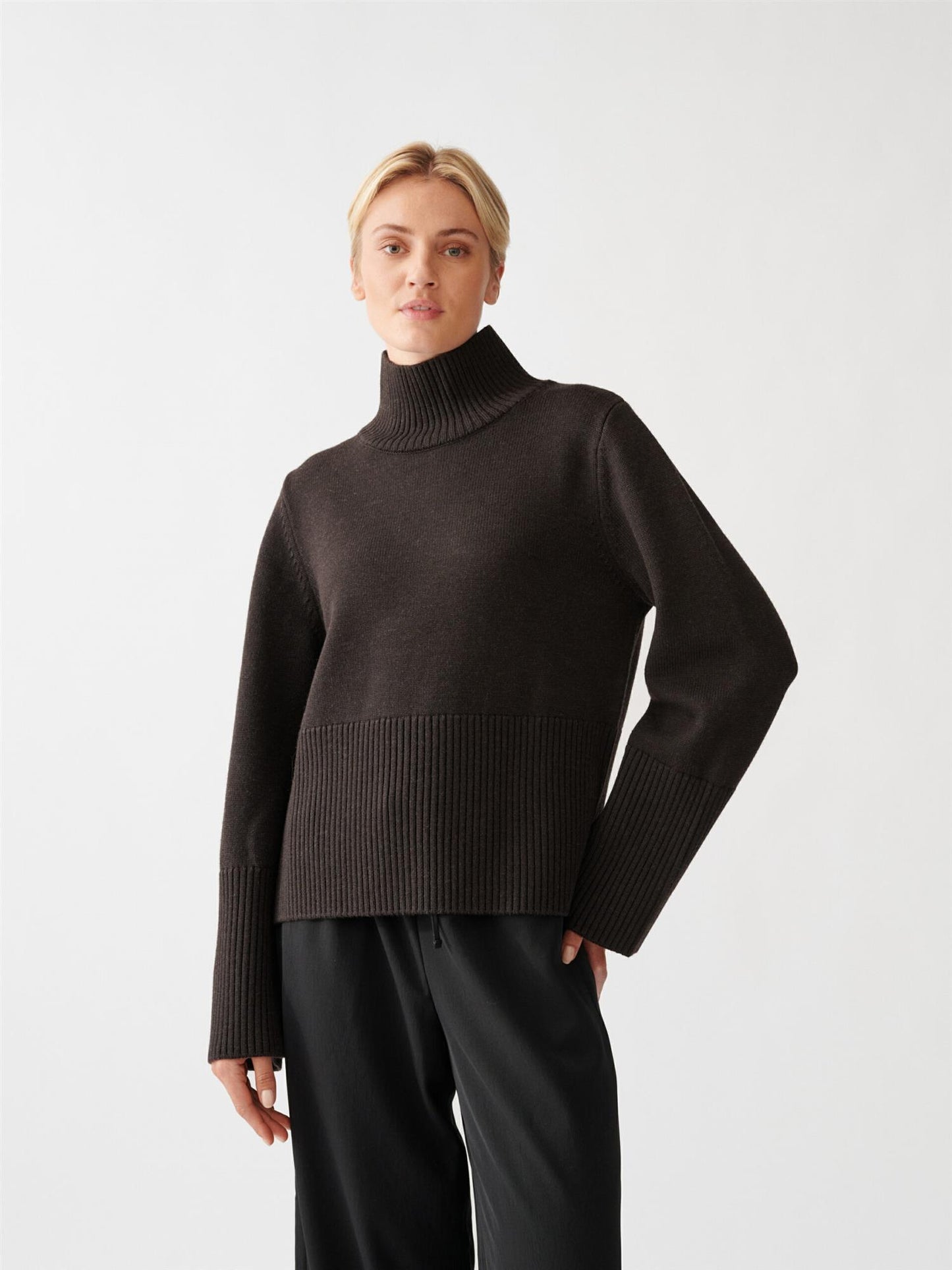 High Neck Wool Sweater Brown Gensere