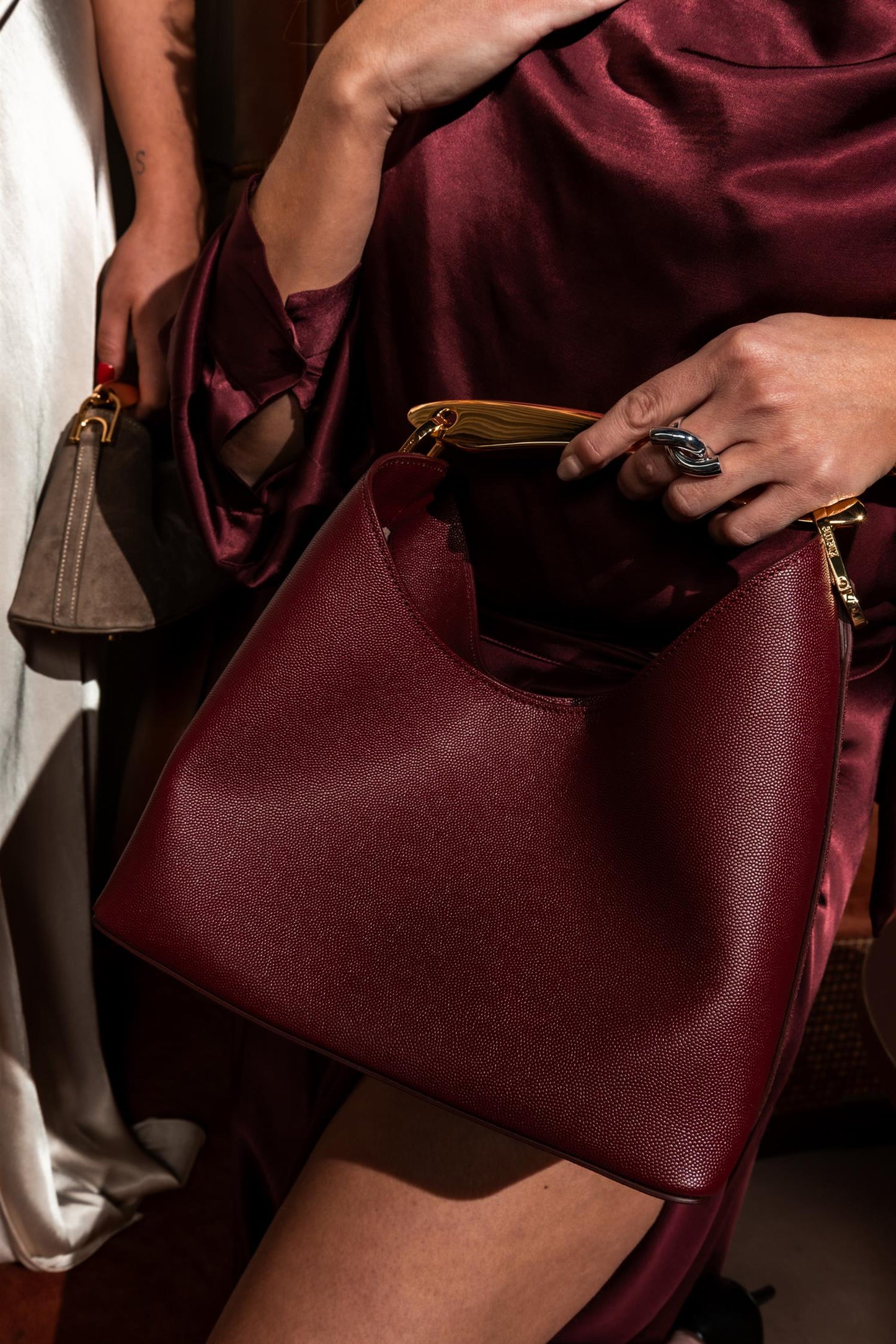 Boomerang Caviar Leather Burgundy Vesker