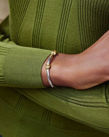 Armbånd | Lucy Williams Knot Hinged Bangle