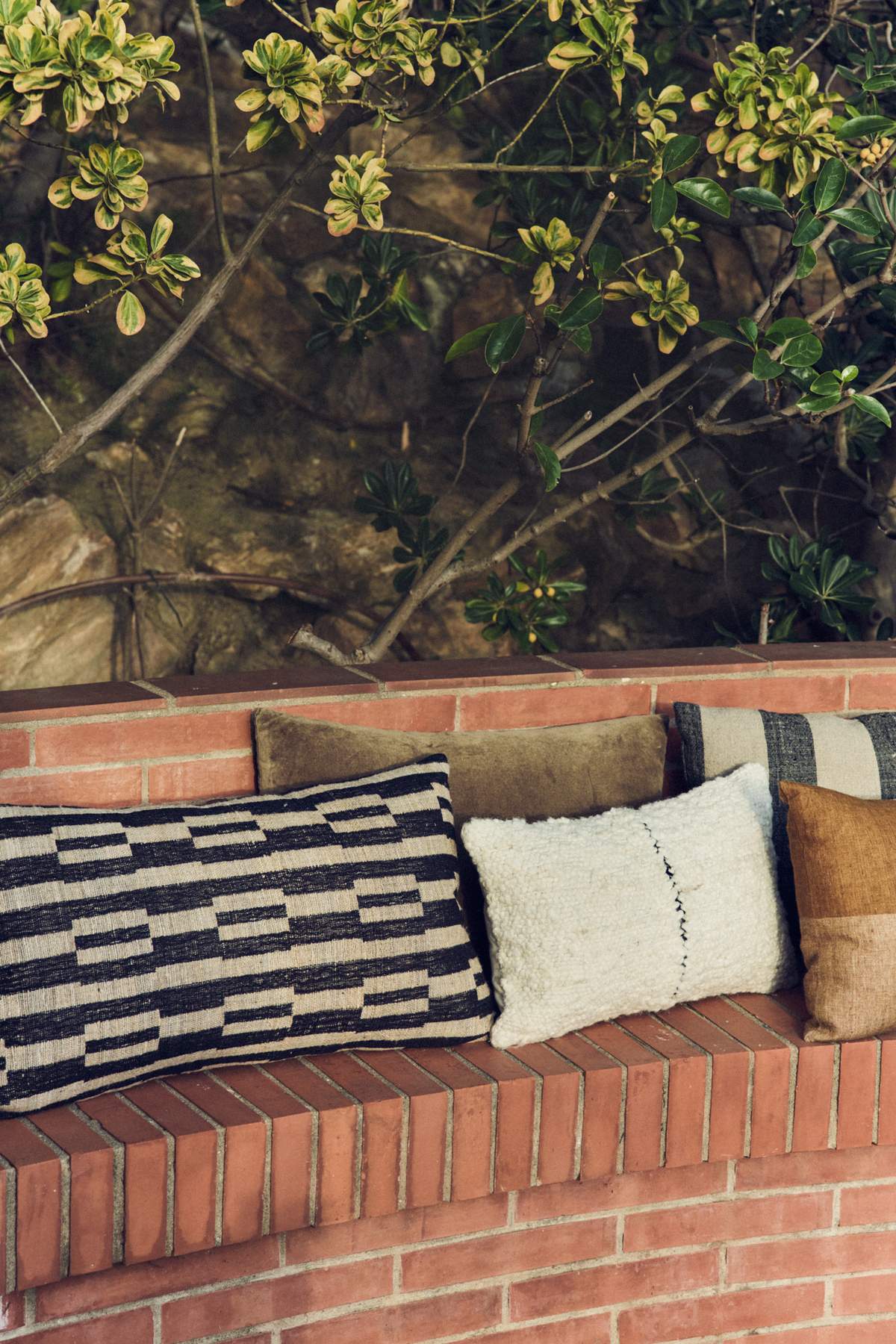 Natural monochrome cushion - 70x40 cm