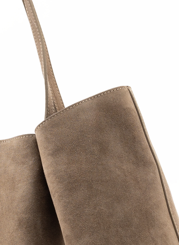 Dimple Tote Suede Taupe Vesker