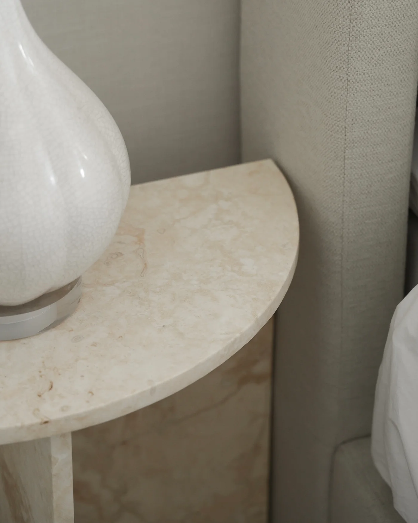 Moon Side Table Sand Bord