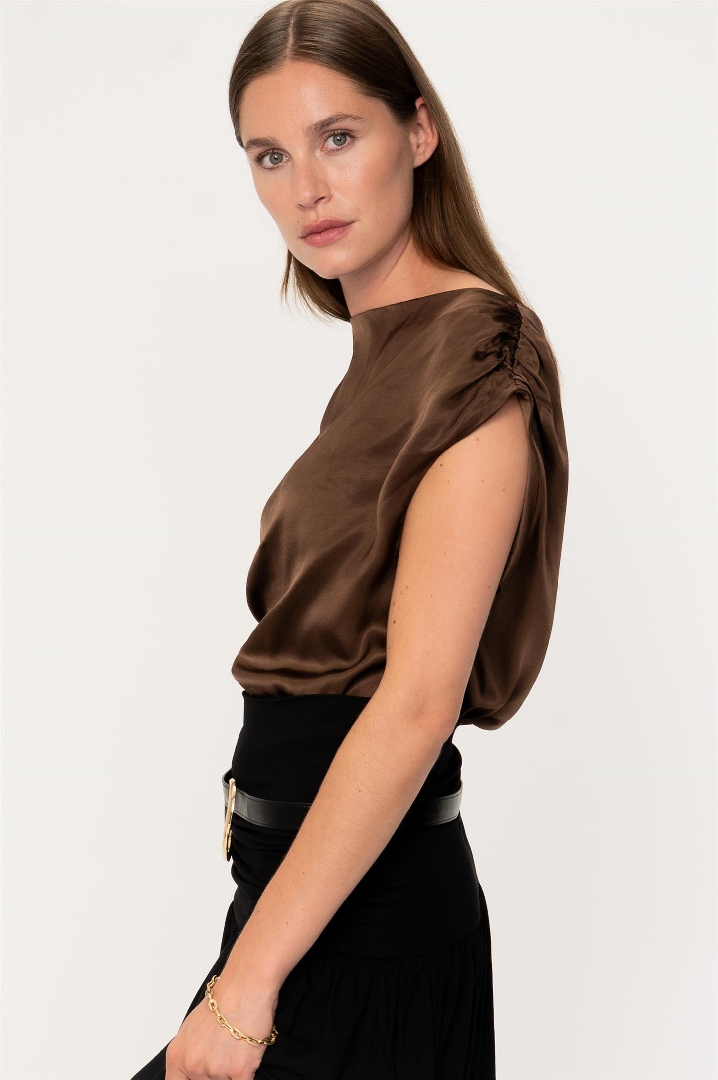 Adhara Top Walnut Bluser