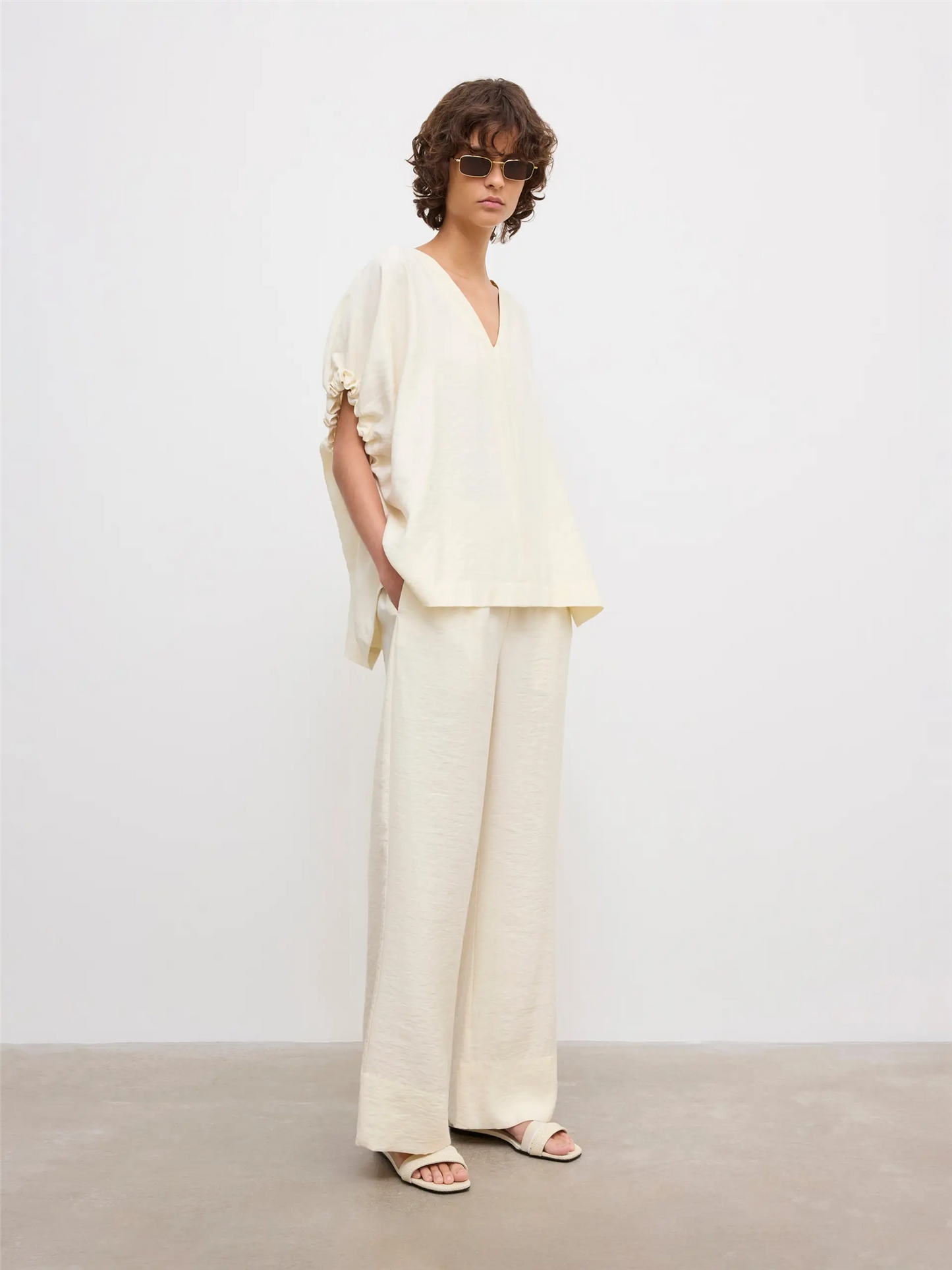 Bluser | Rouched V-neck Top Off White