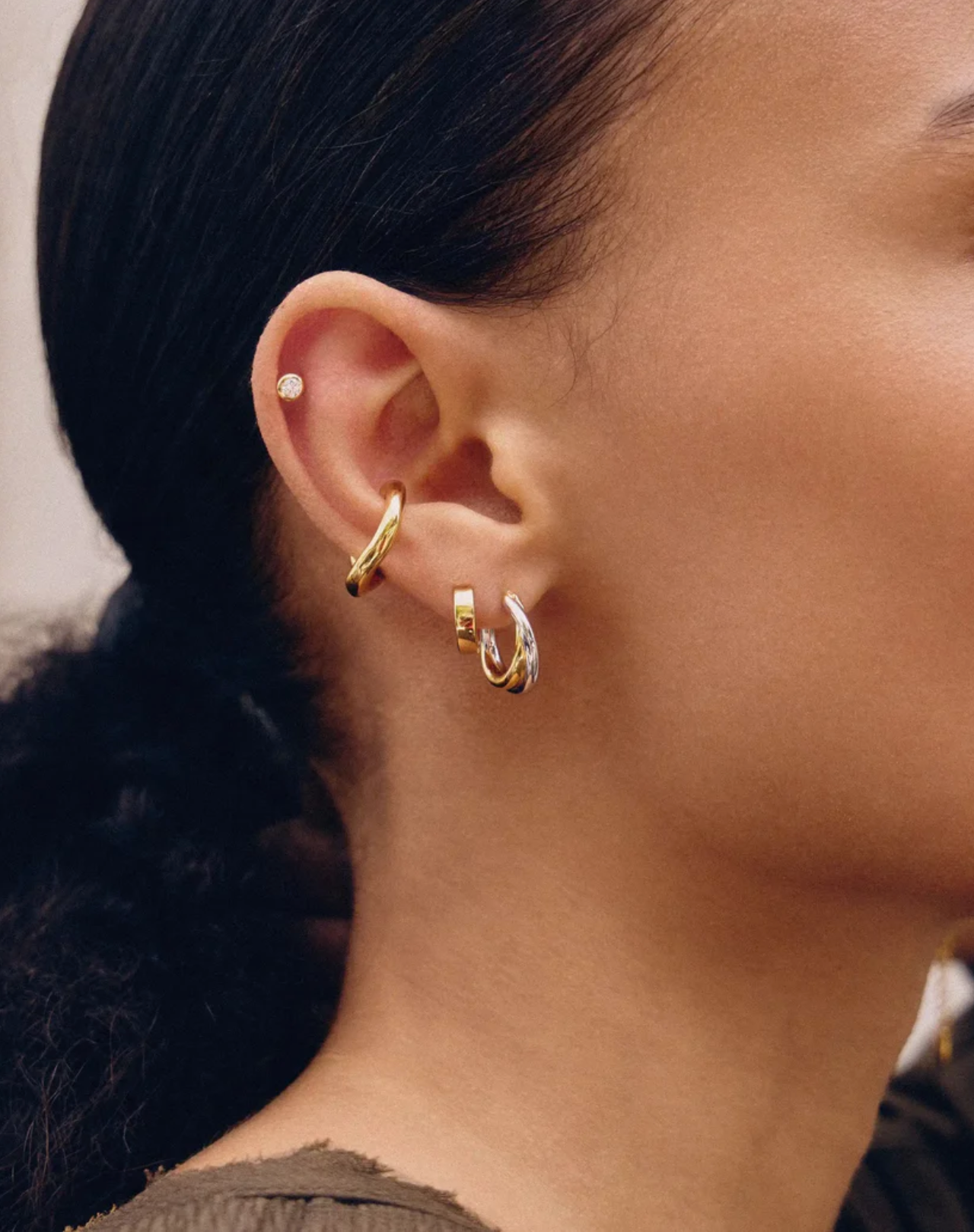 Øredobber | Lucy Williams Entwine Small Hoop Earrings