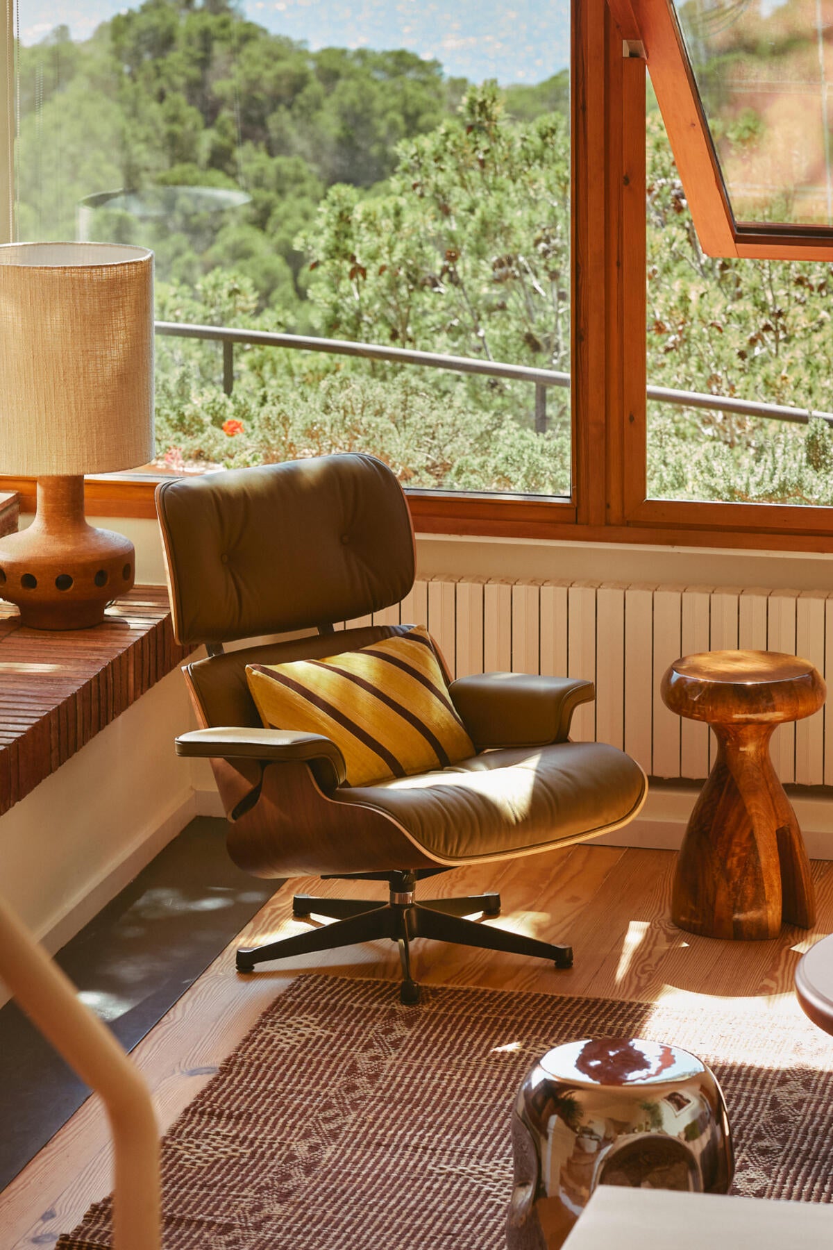 Wooden stool chestnut