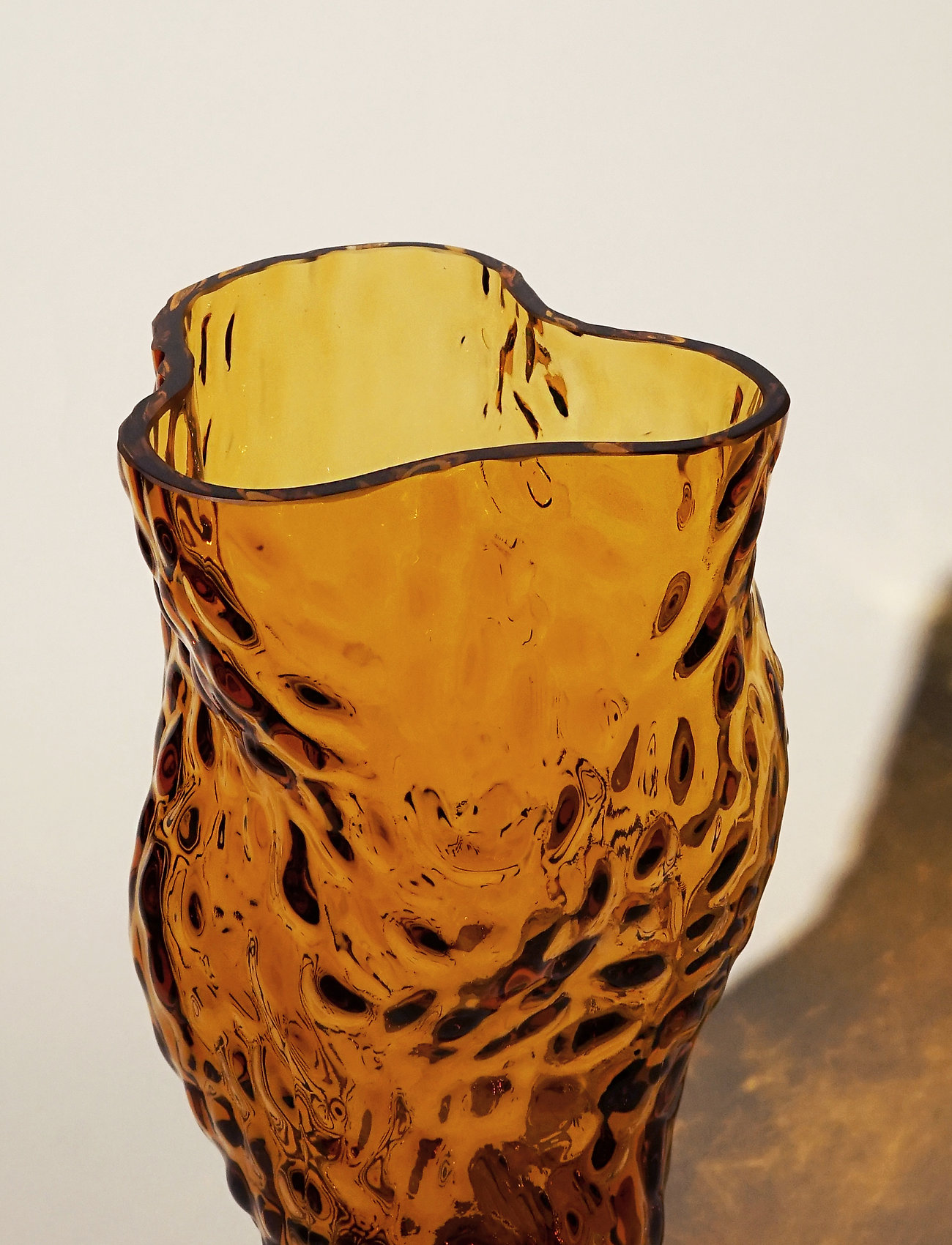 Ostrea Rock Glass vase - Amber
